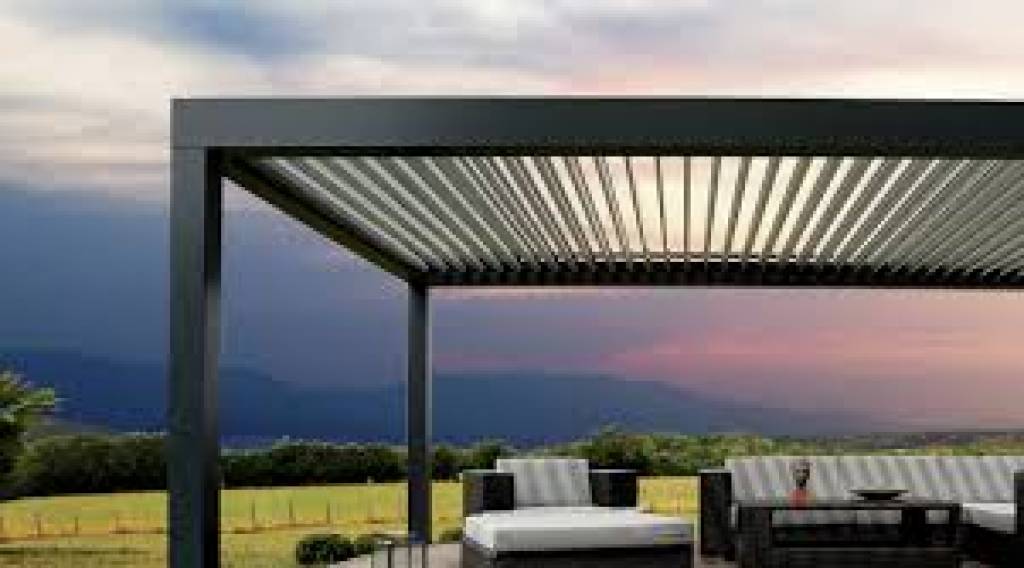 Comment orienter les lames d’une pergola bioclimatique pour un confort optimal